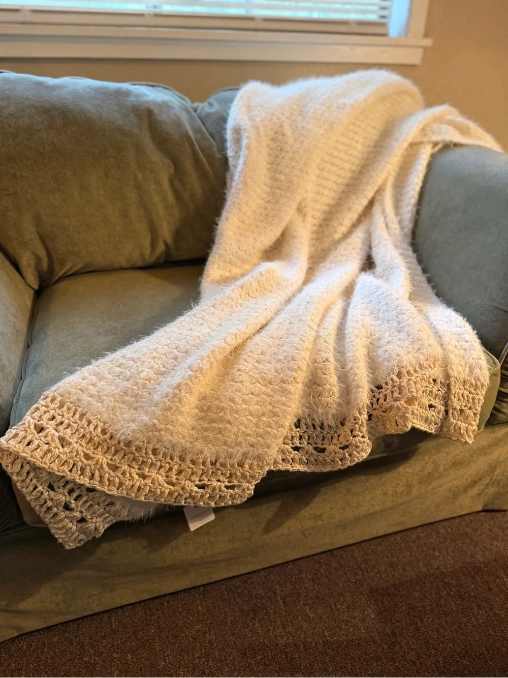 Anthropologie CROCHETED EYELASH WILDFLOWER THROW BLANKET, Ivory